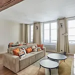 Apartment Louvre Museum By Studio Prestige